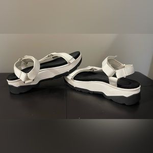 Teva Jadito Universal